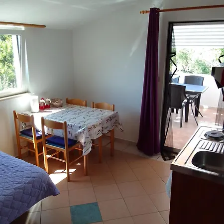 Cosy 100 M From The Apartment