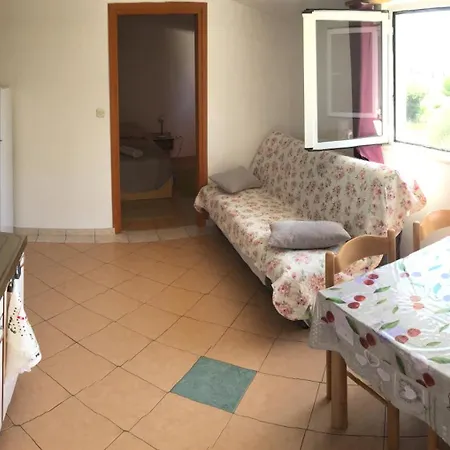 Apartment Cosy 100 M From The
