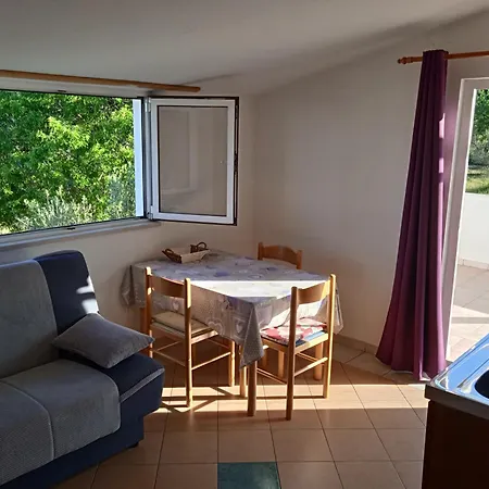 Cosy 100 M From The Apartman Dobropoljana