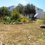 Апартаменты Olives & Figs Retreat By The Sea - Zen 100 M From The